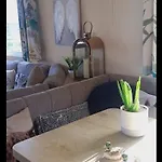 캠프장 N And B Caravan Hire Flamingo Land
