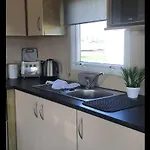 N And B Caravan Hire Flamingo Land 캠프장 *